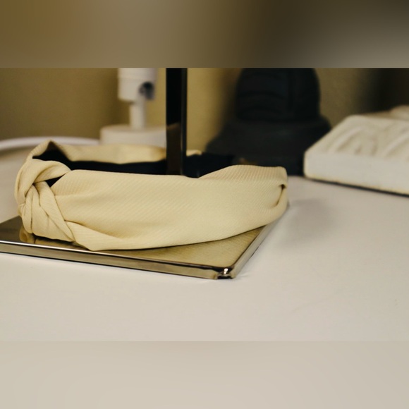 Cream Color Hair Headband NWOT - Picture 2 of 3